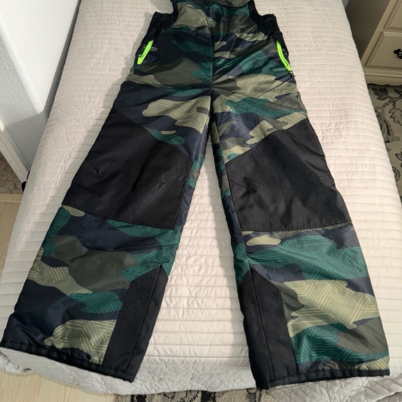 NWOT champion boys unisex Sz:xxl/20 Camo Snow Bib winter insulated Overalls - Picture 2 of 16